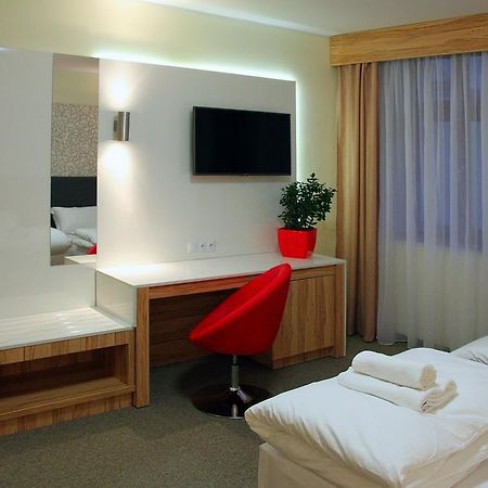 Hotel Przy Baszcie Legnica Esterno foto