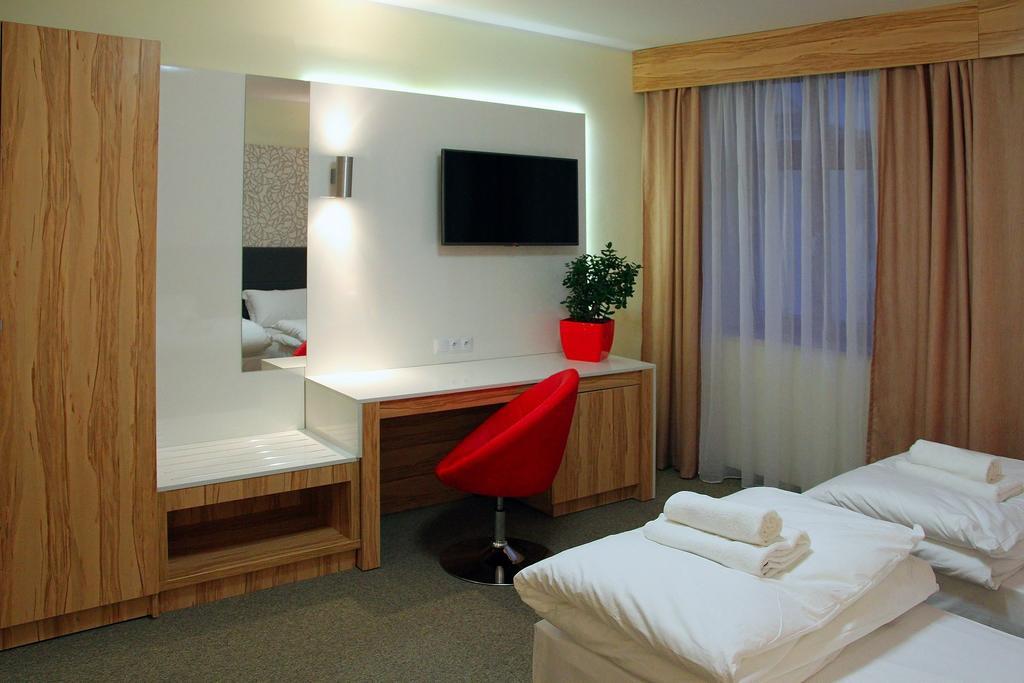 Hotel Przy Baszcie Legnica Esterno foto